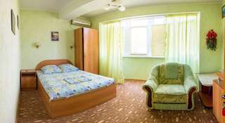 Гостиница Гармония - Гостевой Дом на Первомайской Алушта Двухместный номер с 1 кроватью и собственной внешней ванной комнатой-2